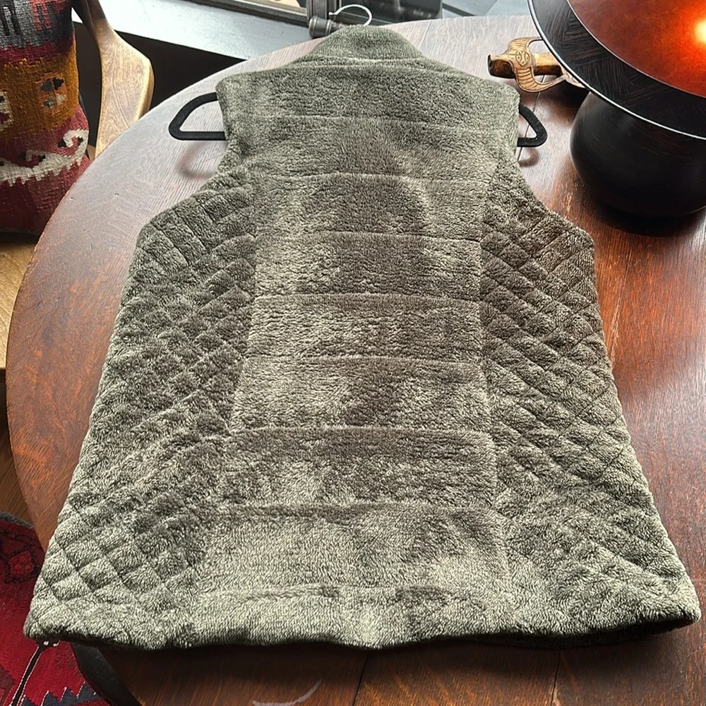 XL Lemon Tart quilted Vest in a gorgeous army green color. Super cozy & cozy EUC - Picture 6 of 12